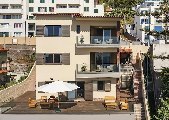 Casa Raposinhas I * פונשל